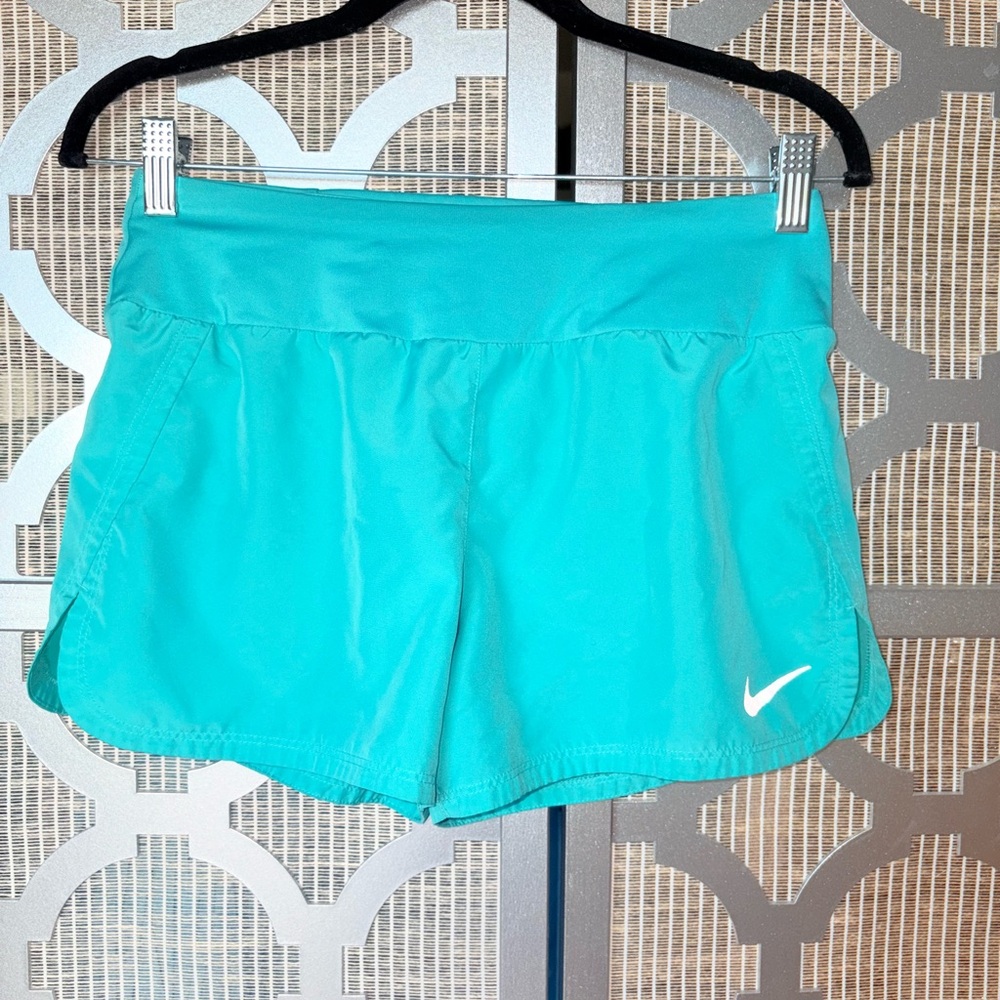 Nike Teal Athletic Shorts Lightweight Quick-Drying with pocket on back